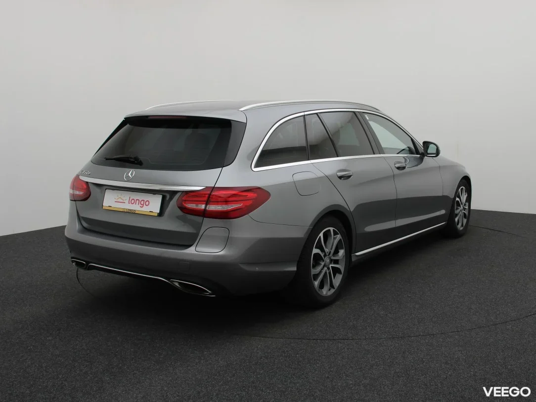 Mercedes-Benz C350 2 205kW