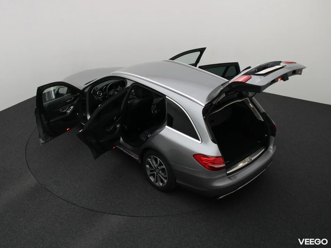 Mercedes-Benz C350 2 205kW