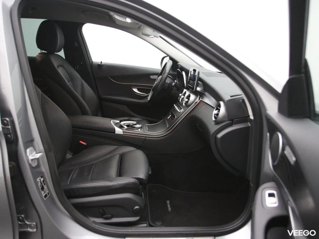 Mercedes-Benz C350 2 205kW