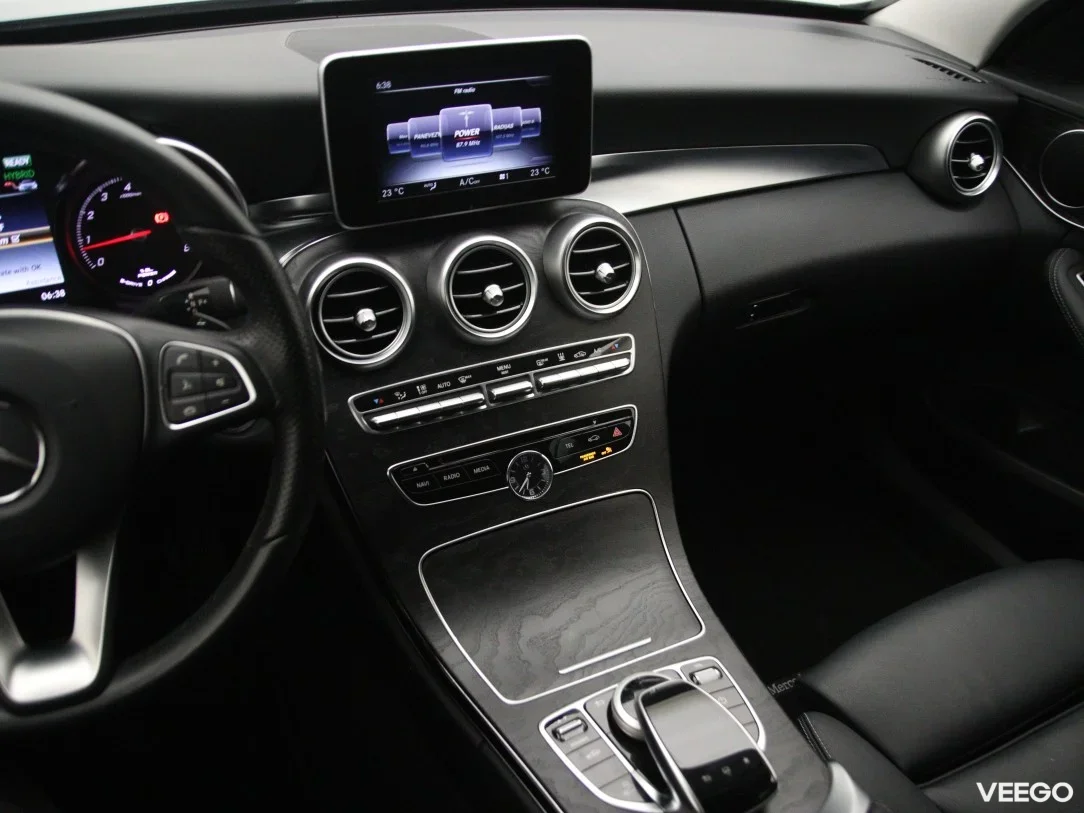 Mercedes-Benz C350 2 205kW