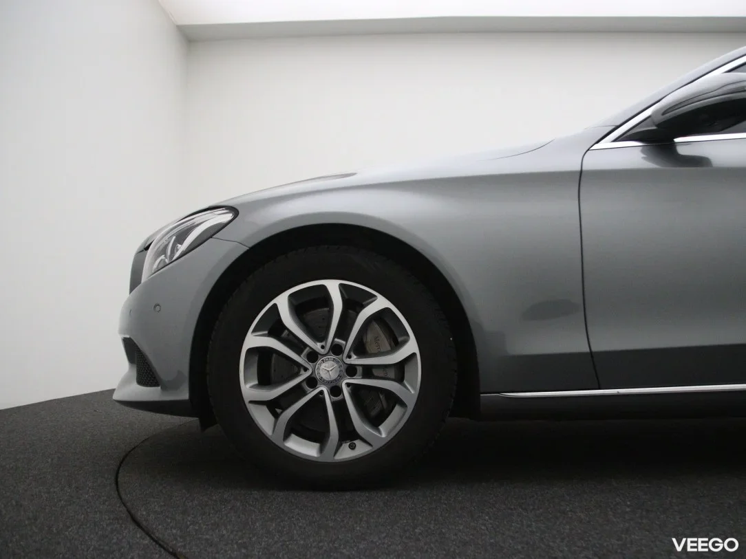 Mercedes-Benz C350 2 205kW