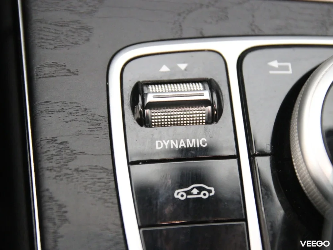 Mercedes-Benz C350 2 205kW