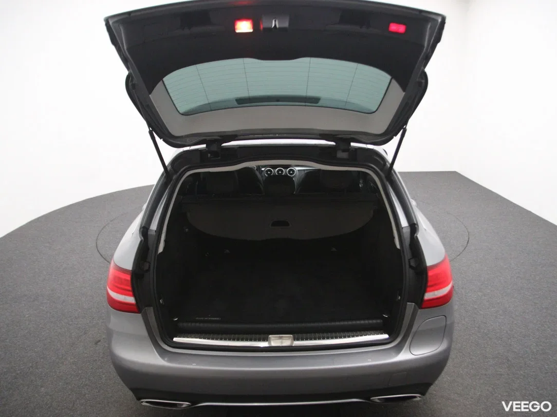 Mercedes-Benz C350 2 205kW