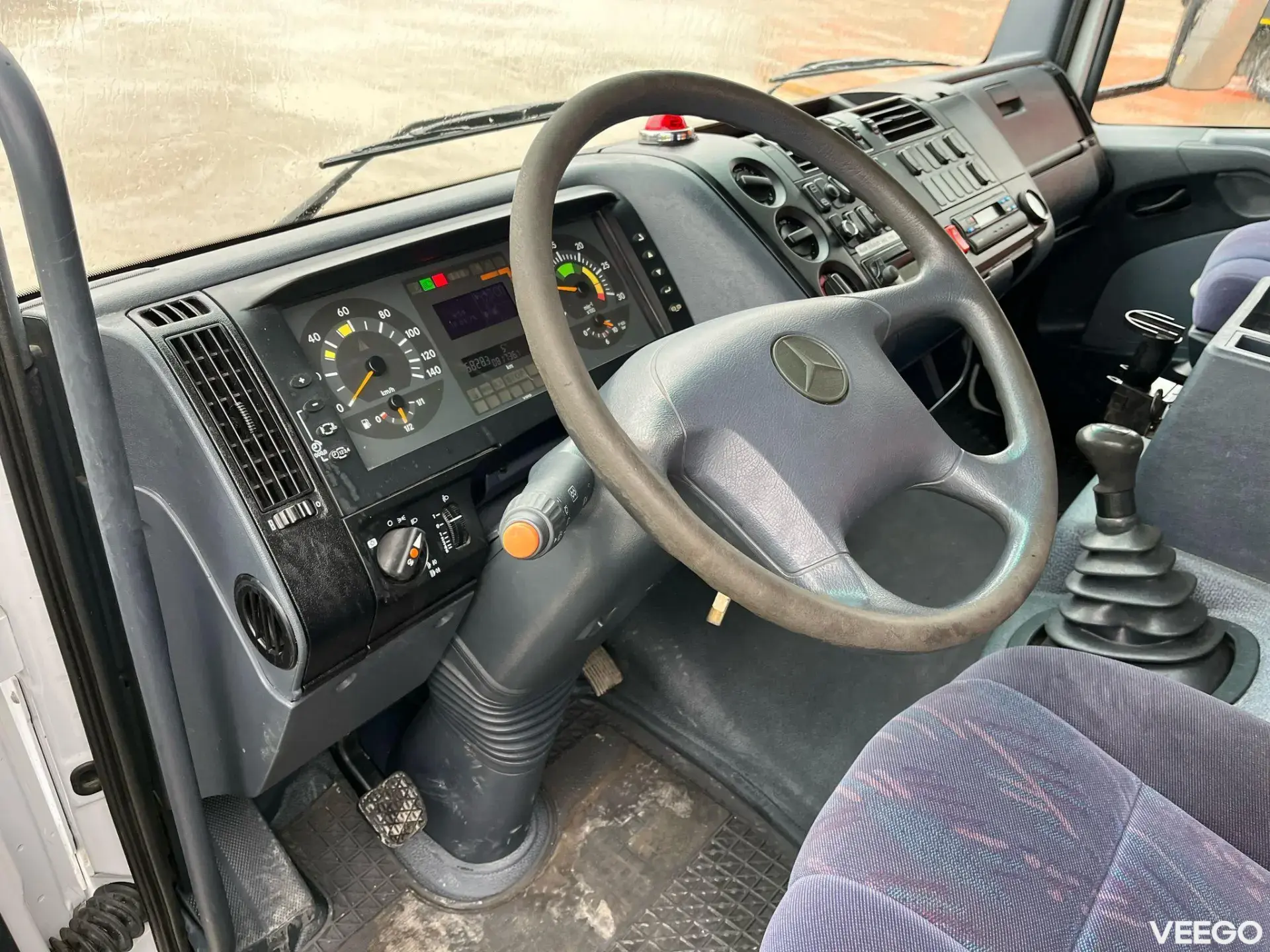 Mercedes-Benz Atego VERSALIFT VST-237-NF / 13,5 m 130kW