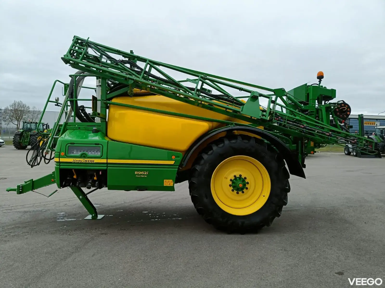 John Deere R962i
