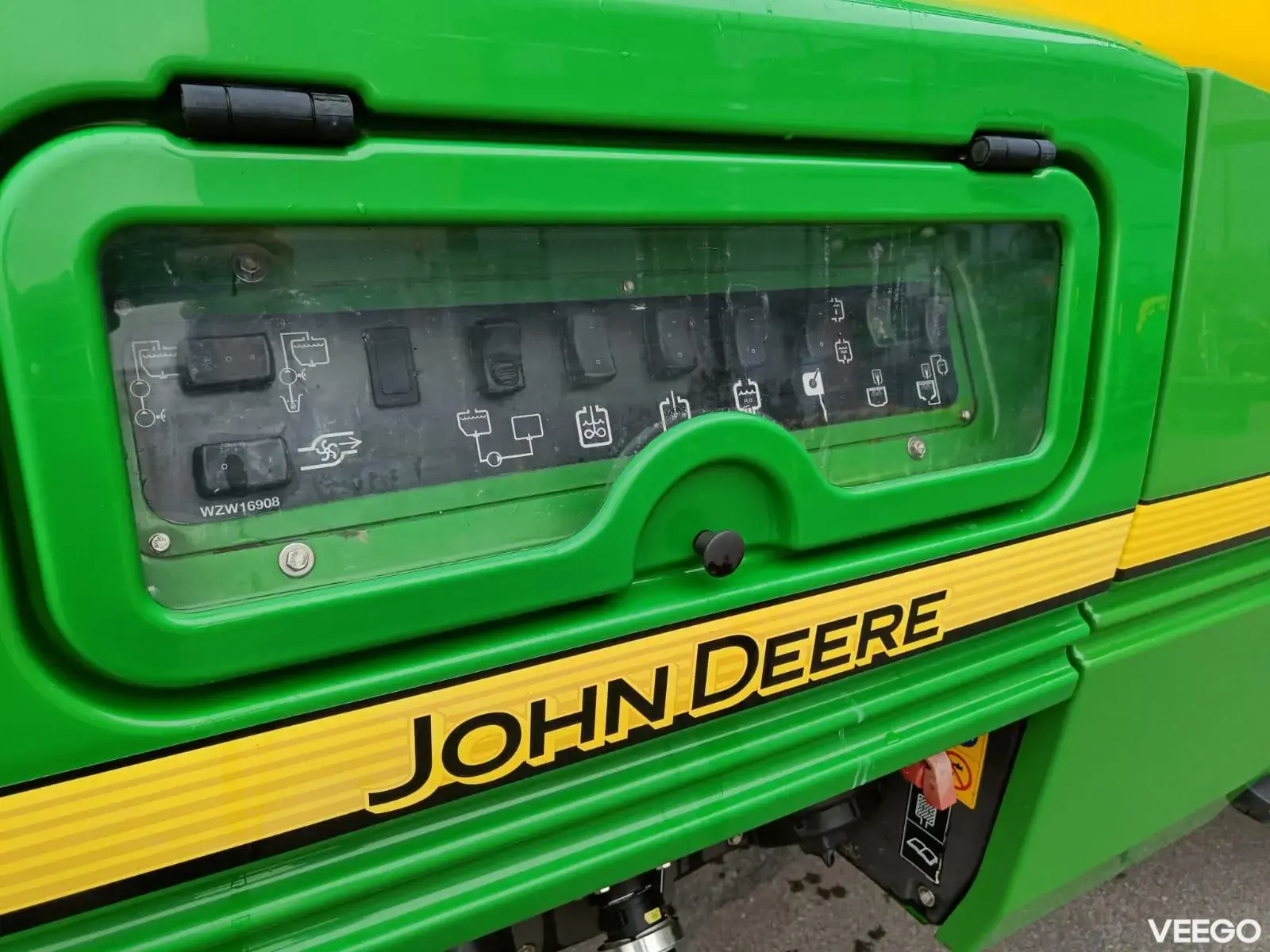 John Deere R962i