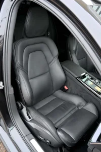 Volvo V60 T6 AWD H&K PLUS INTELLI SAFE PRO 2 253kW thumbnail