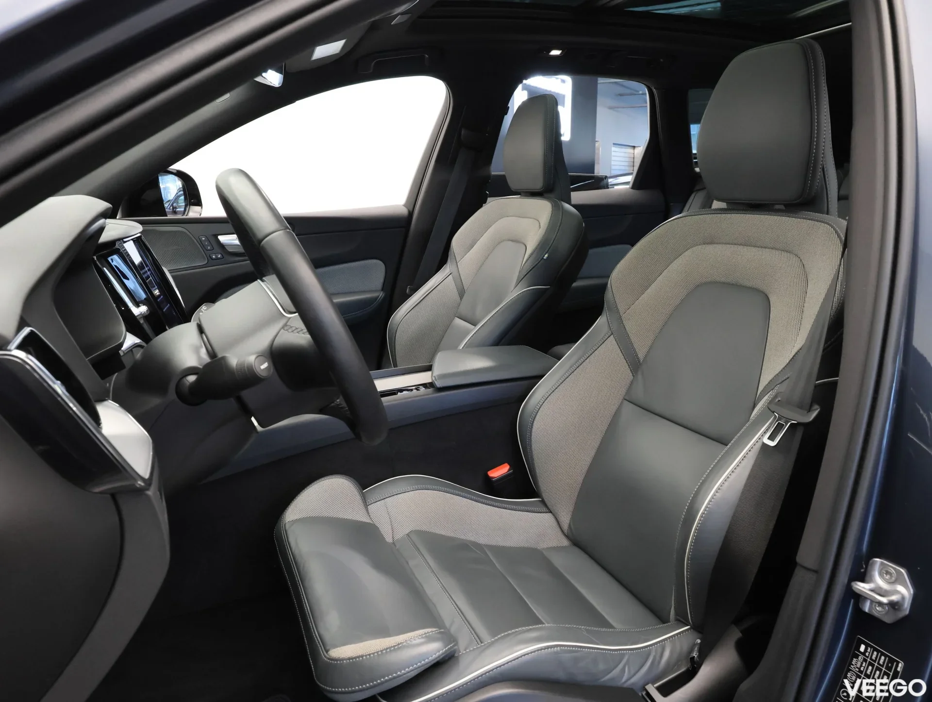 Volvo XC60 B5 AWD Dark Edition Intelli Safe 2 184kW