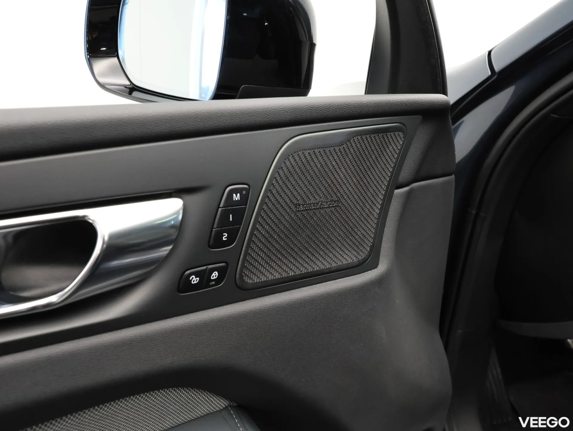 Volvo XC60 B5 AWD Dark Edition Intelli Safe 2 184kW