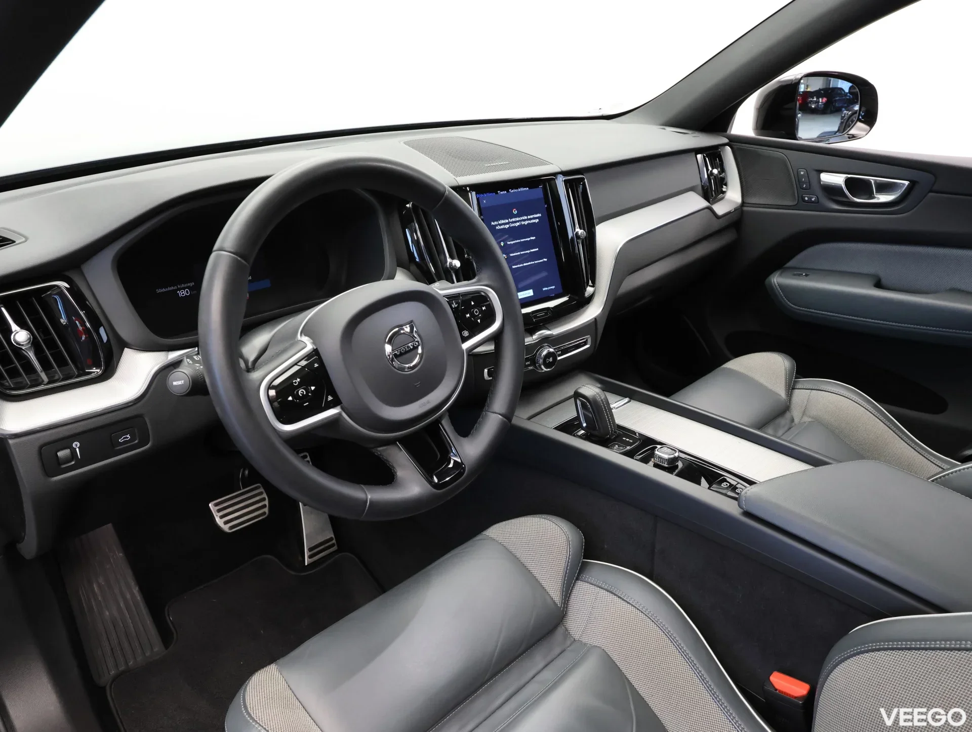 Volvo XC60 B5 AWD Dark Edition Intelli Safe 2 184kW