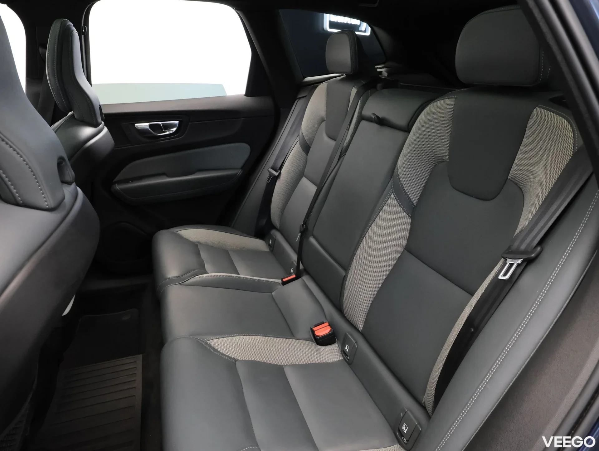 Volvo XC60 B5 AWD Dark Edition Intelli Safe 2 184kW