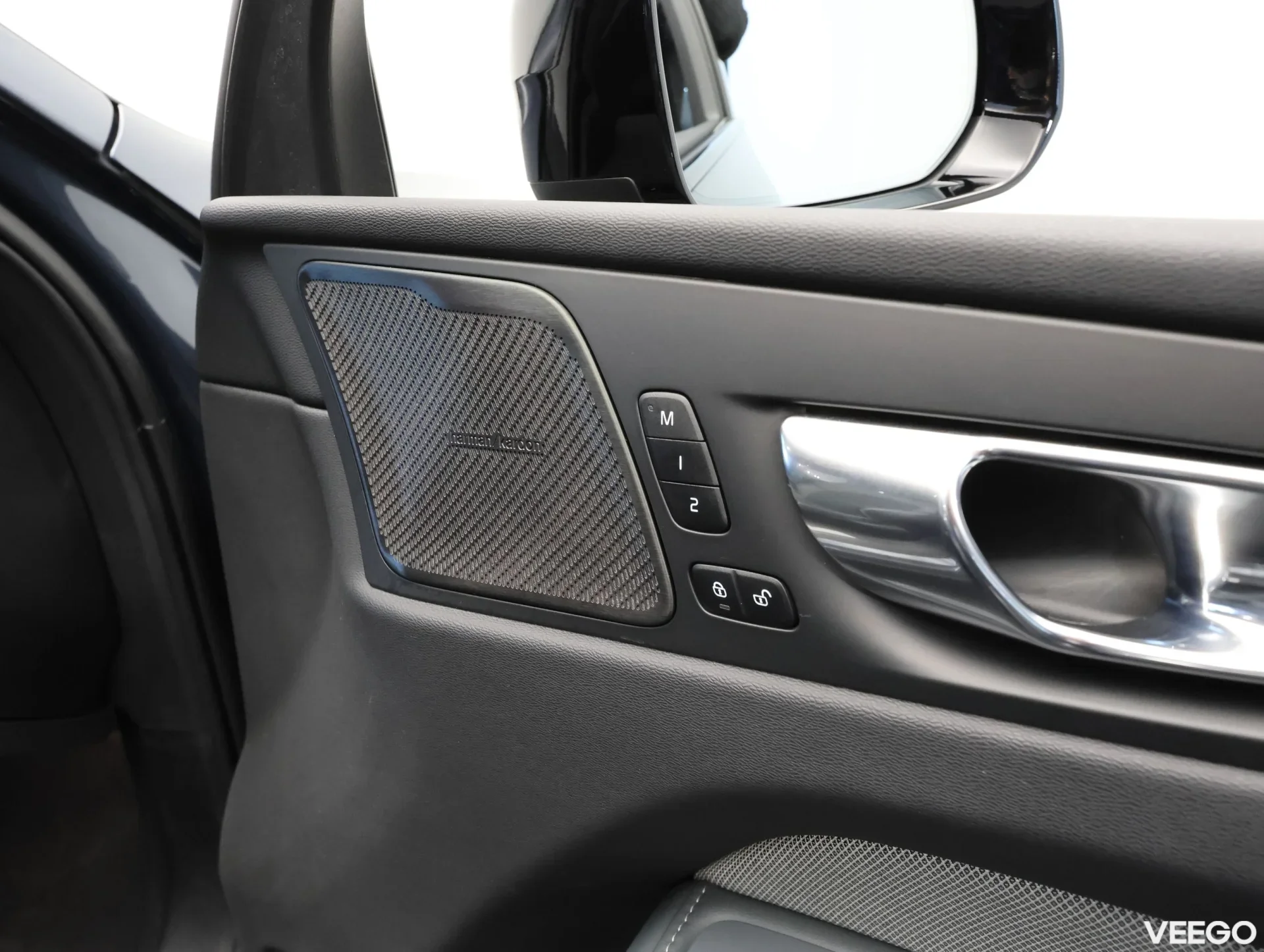 Volvo XC60 B5 AWD Dark Edition Intelli Safe 2 184kW