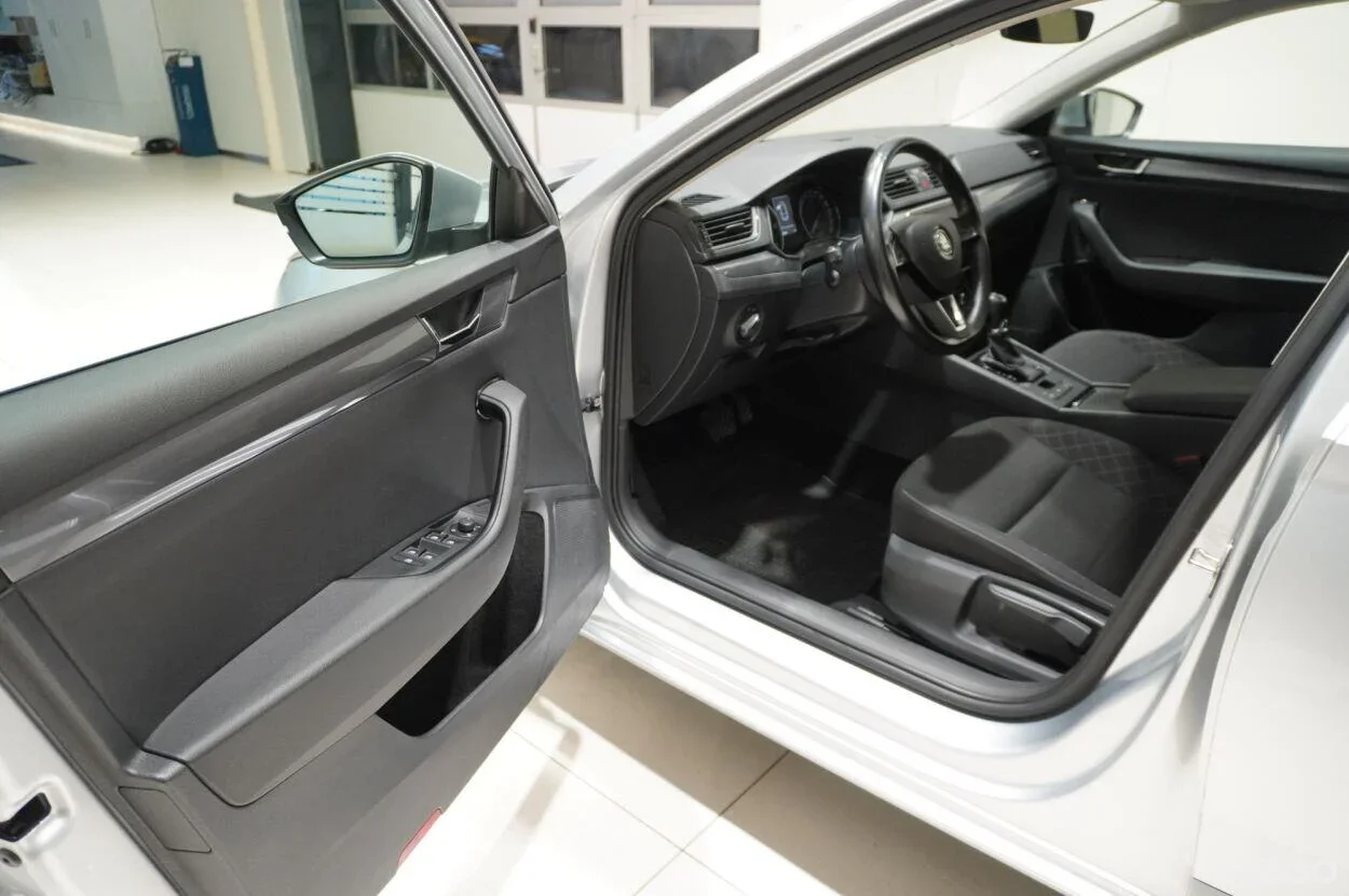 Skoda Superb ACTIVE COMBI 2 110kW