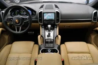 Porsche Cayenne S E-Hybrid - 3 245kW thumbnail