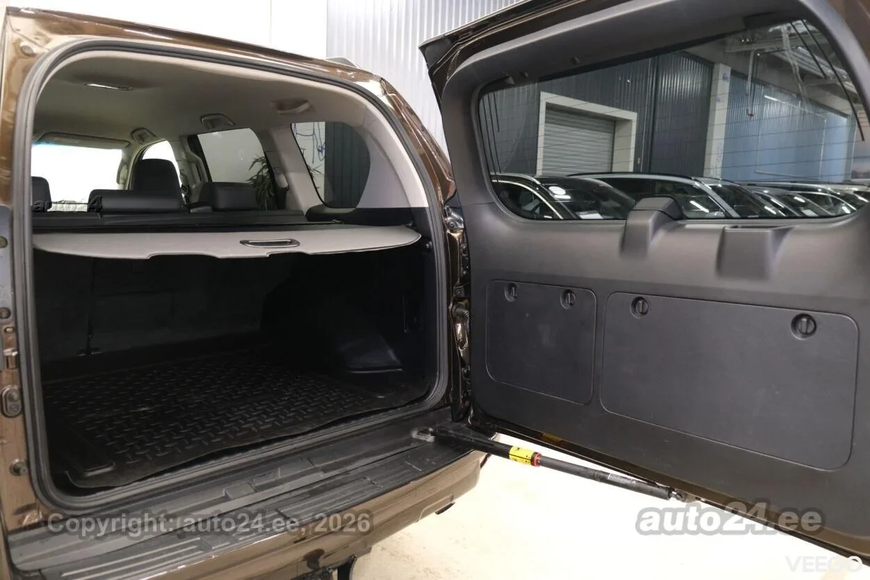 Toyota Land Cruiser Luxury 4WD 2.8 130kW