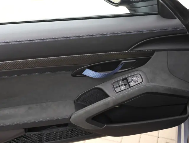 Image of Porsche 718 Cayman GT4 RS 368kW