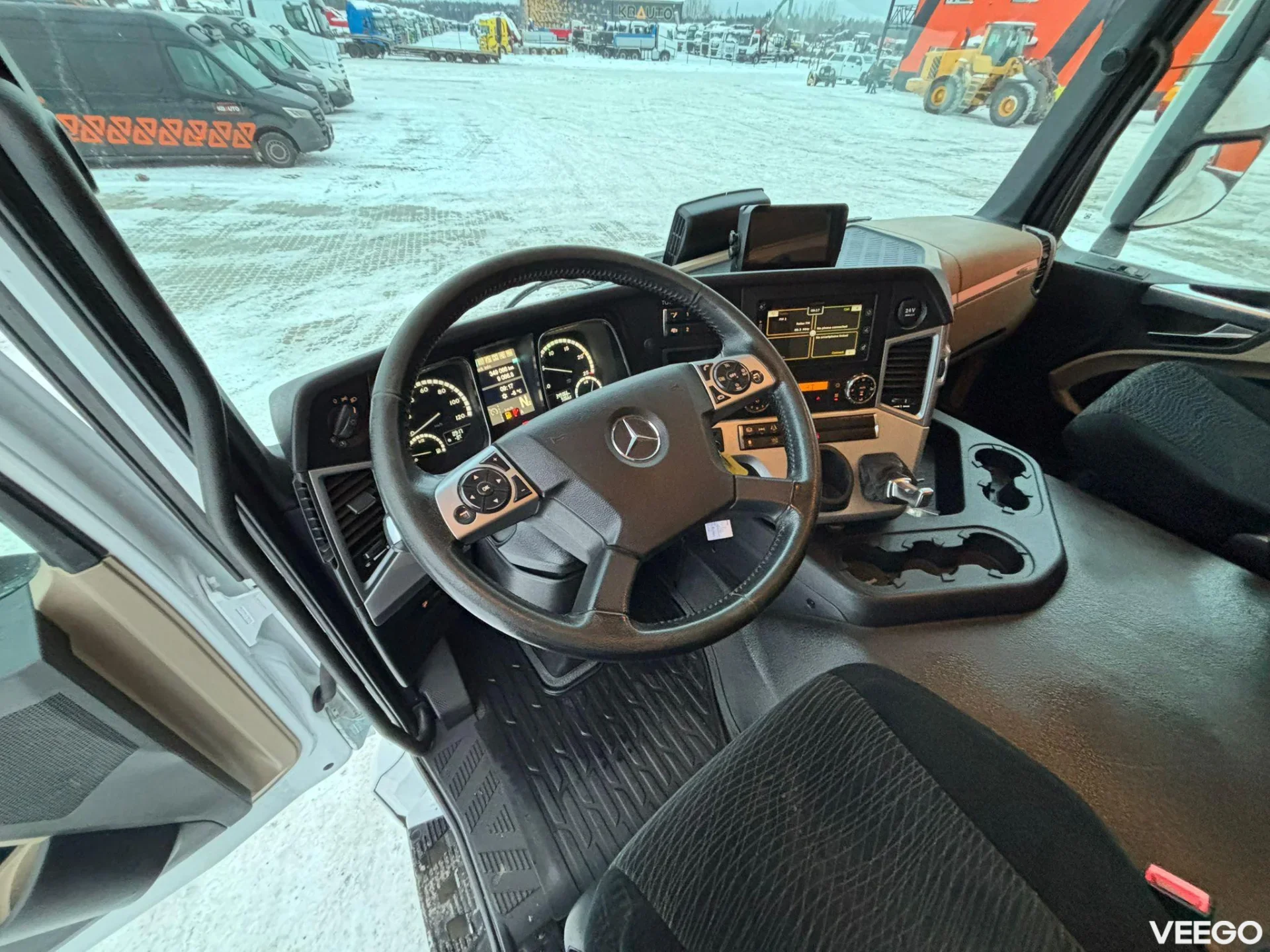 Mercedes-Benz Actros BOX L=7564 mm 240kW