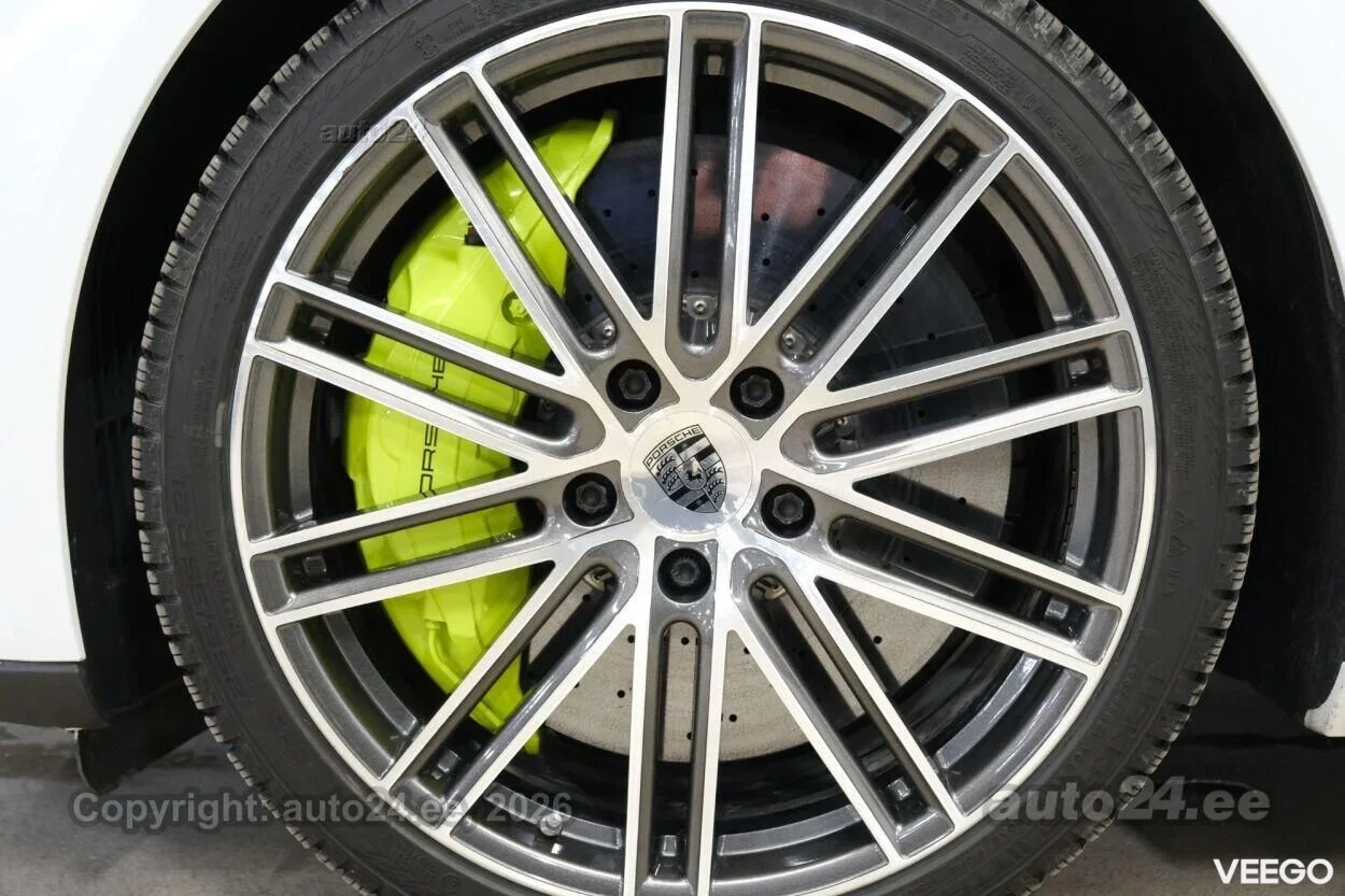 Porsche Panamera Turbo S - 4 500kW