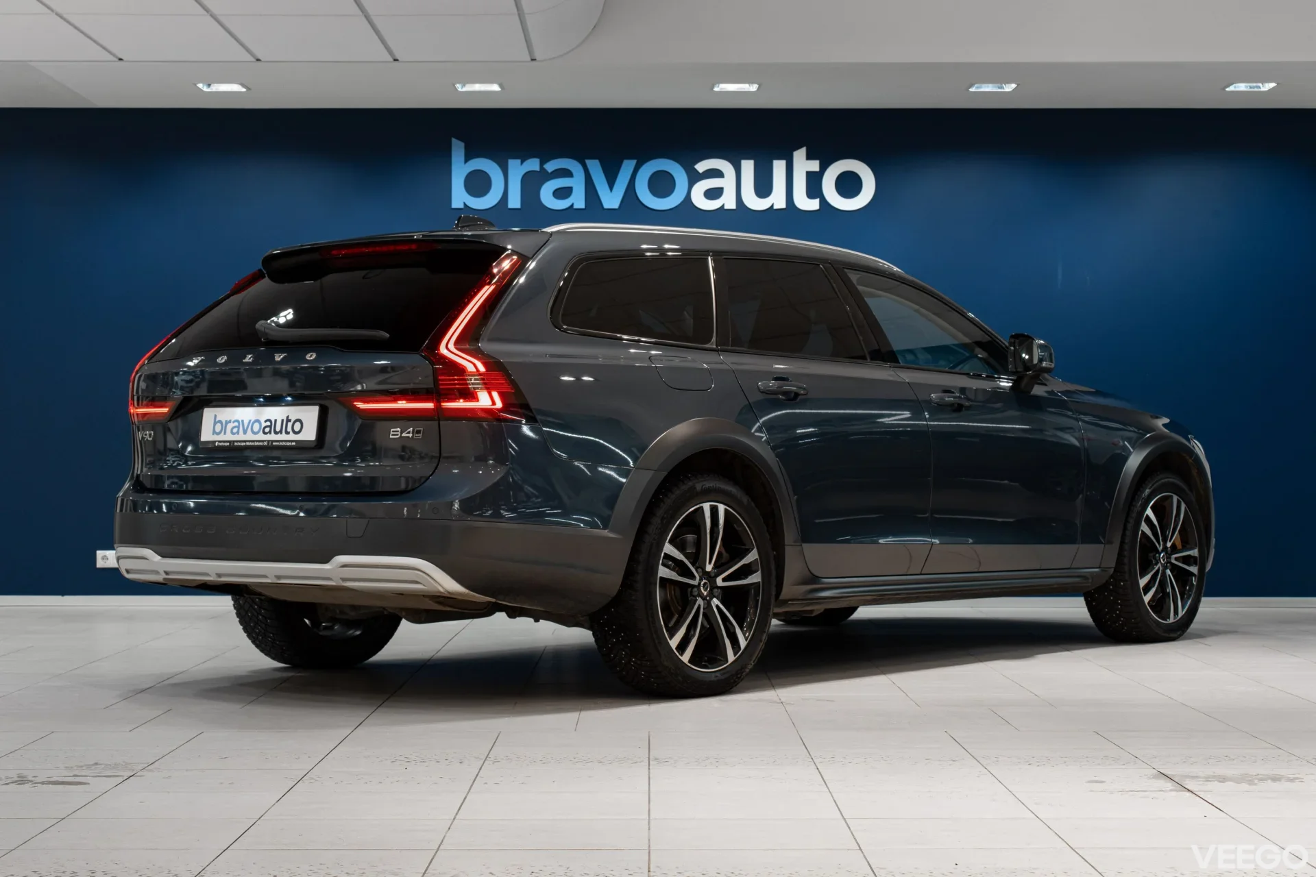 Volvo V90 Cross Country B4 KERS Mild Hybrid AWD PRO INTELLI SAFE MY21 2 145kW