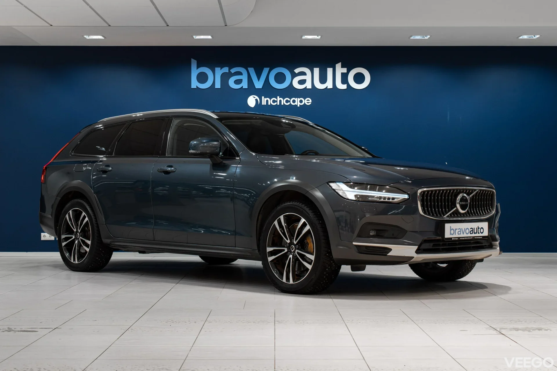 Volvo V90 Cross Country B4 KERS Mild Hybrid AWD PRO INTELLI SAFE MY21 2 145kW