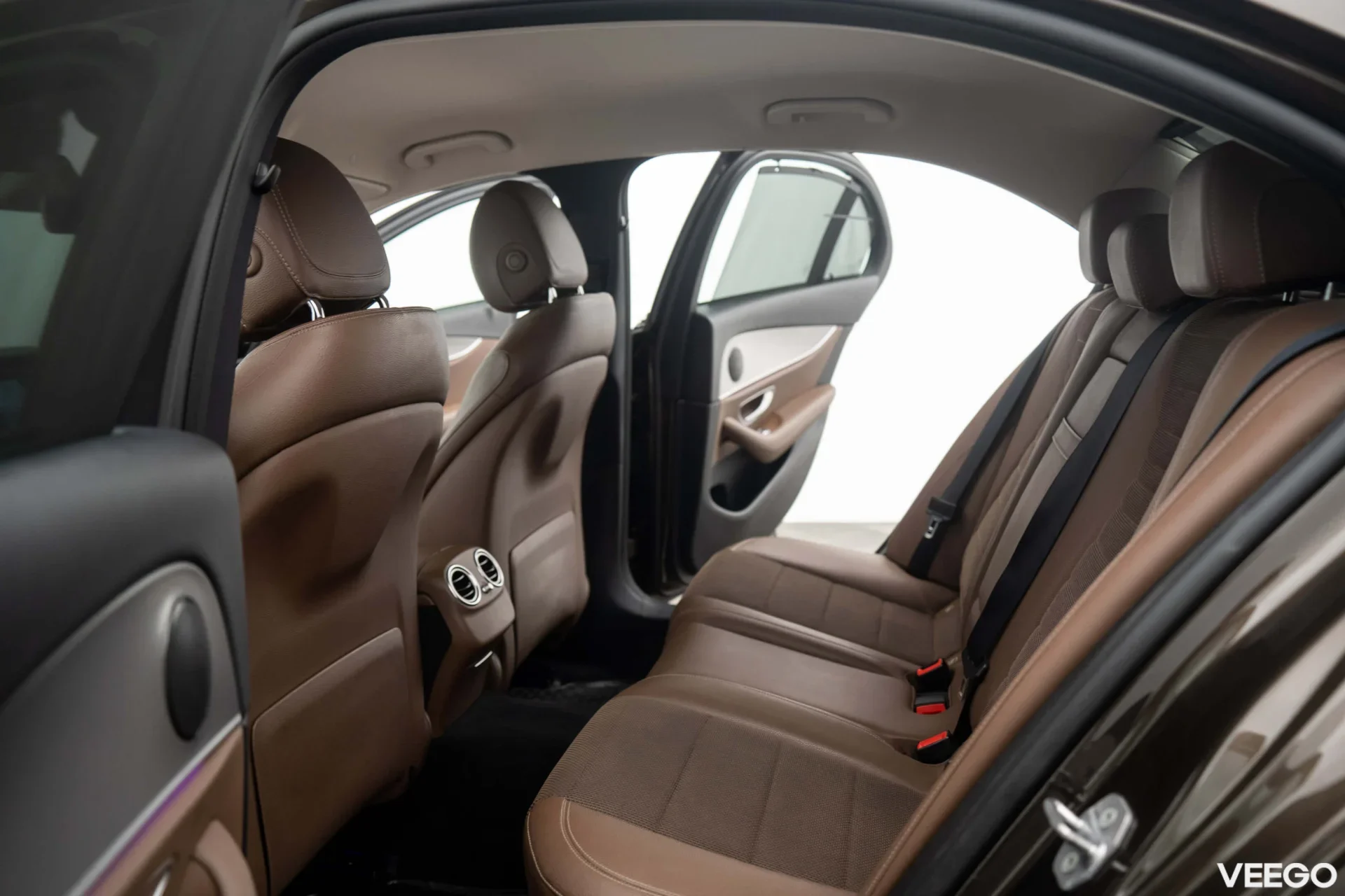 Mercedes-Benz E350 e Luxury 2.0 210kW