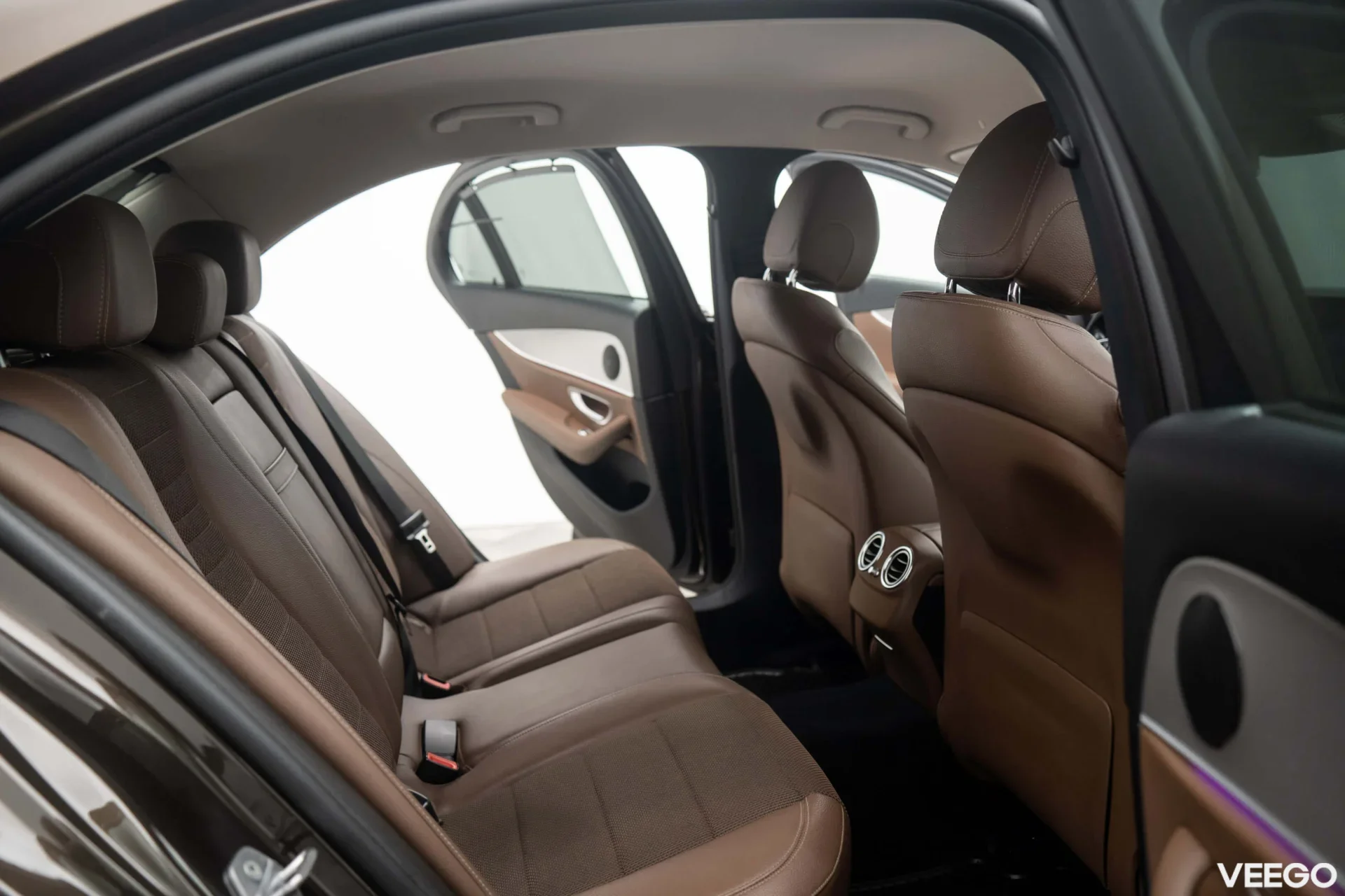 Mercedes-Benz E350 e Luxury 2.0 210kW