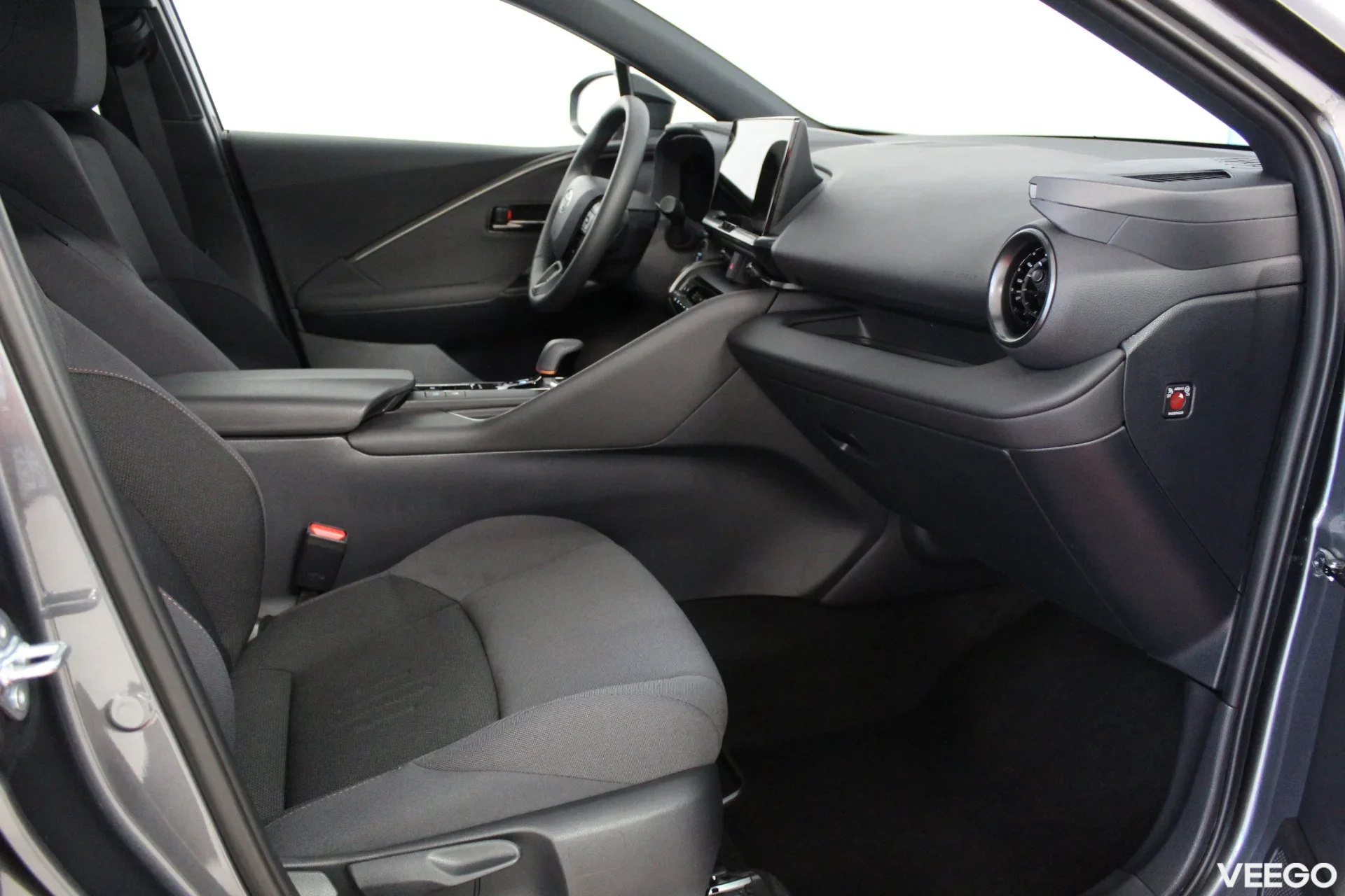 Toyota C-HR Style + Multimedia pakett 1.8 72kW