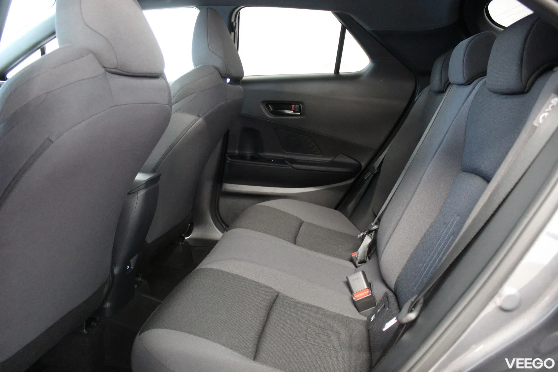 Toyota C-HR Style + Multimedia pakett 1.8 72kW