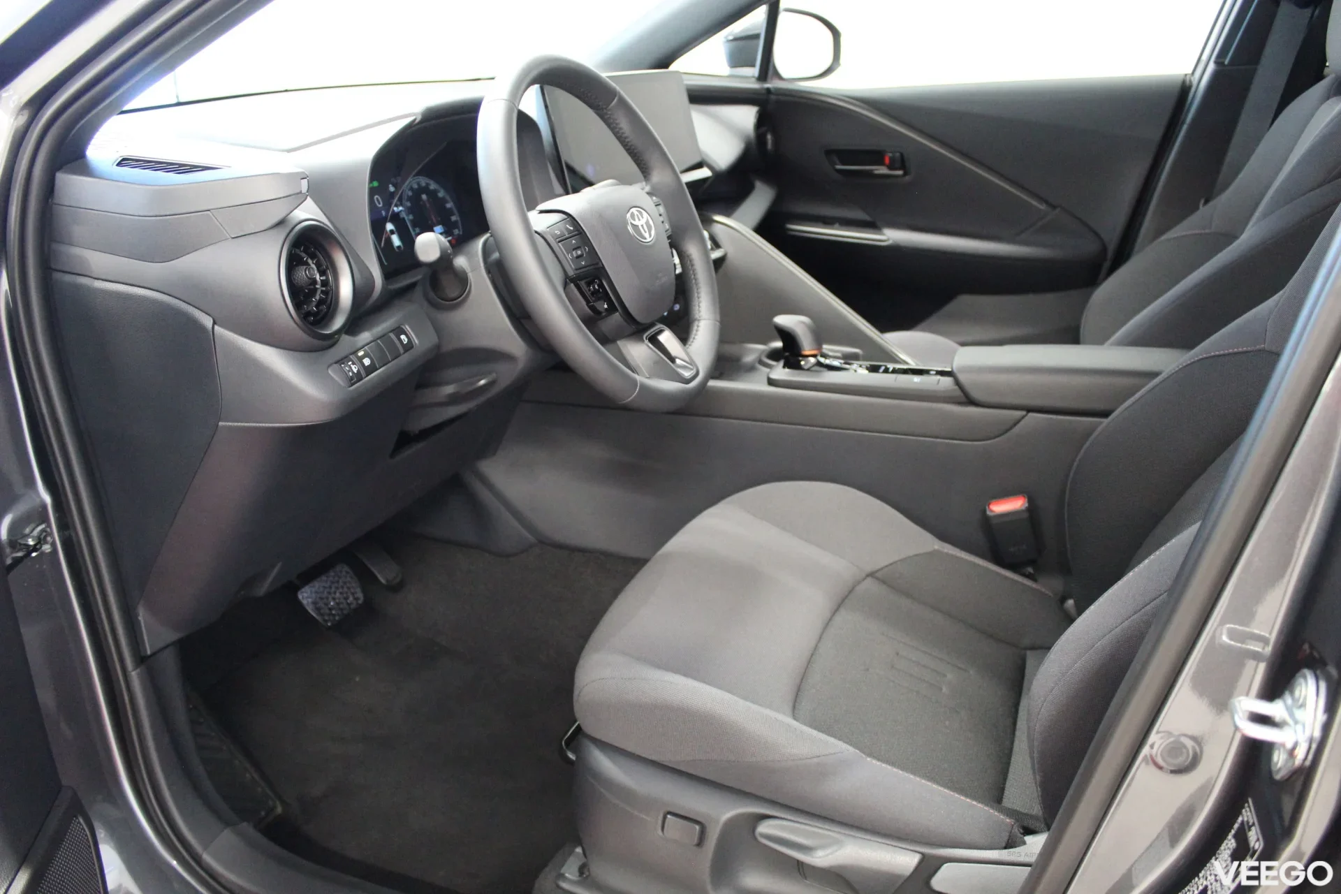 Toyota C-HR Style + Multimedia pakett 1.8 72kW