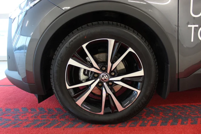 Image of Toyota C-HR Style + Multimedia pakett 1.8 72kW