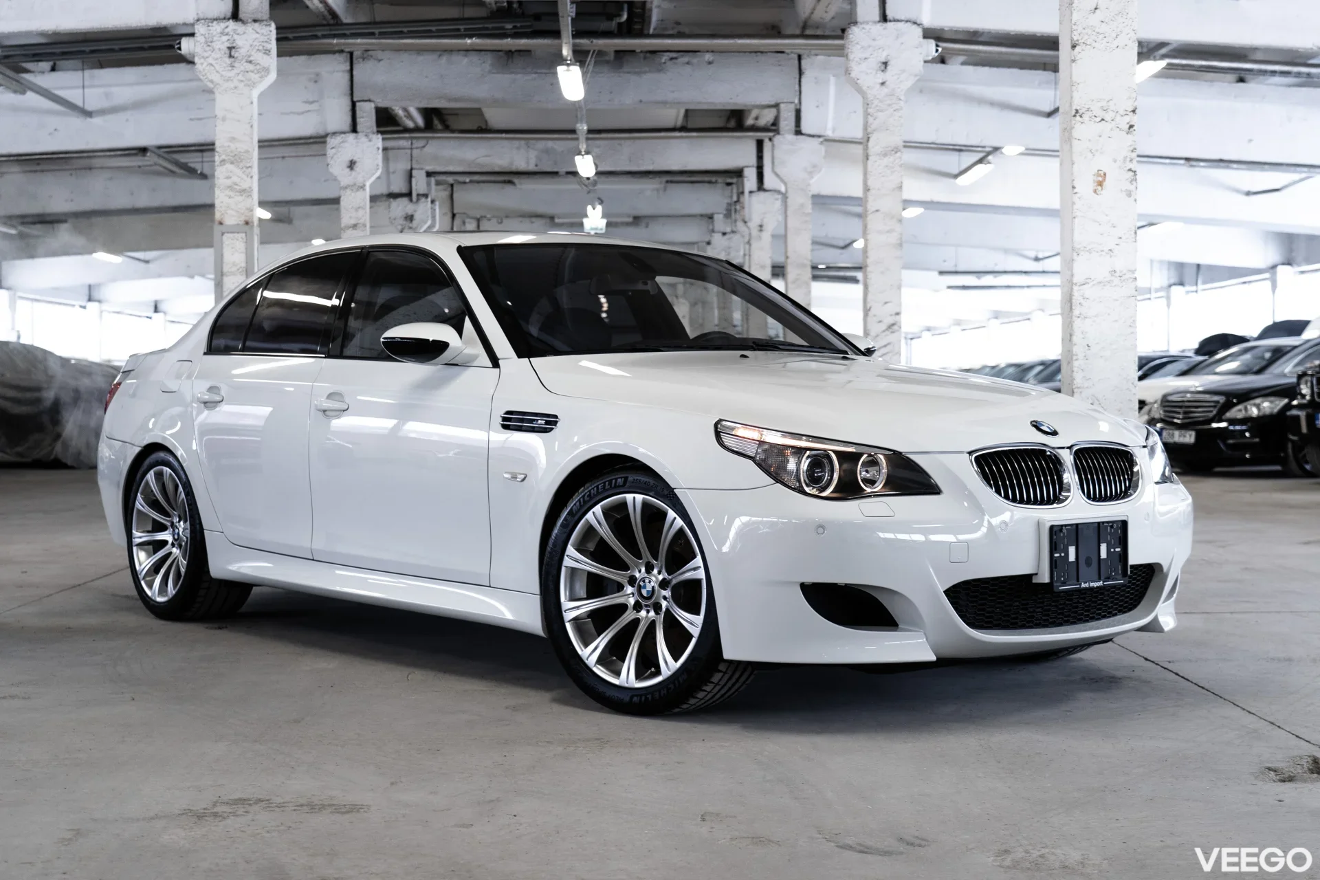 BMW M5 5.0 373kW