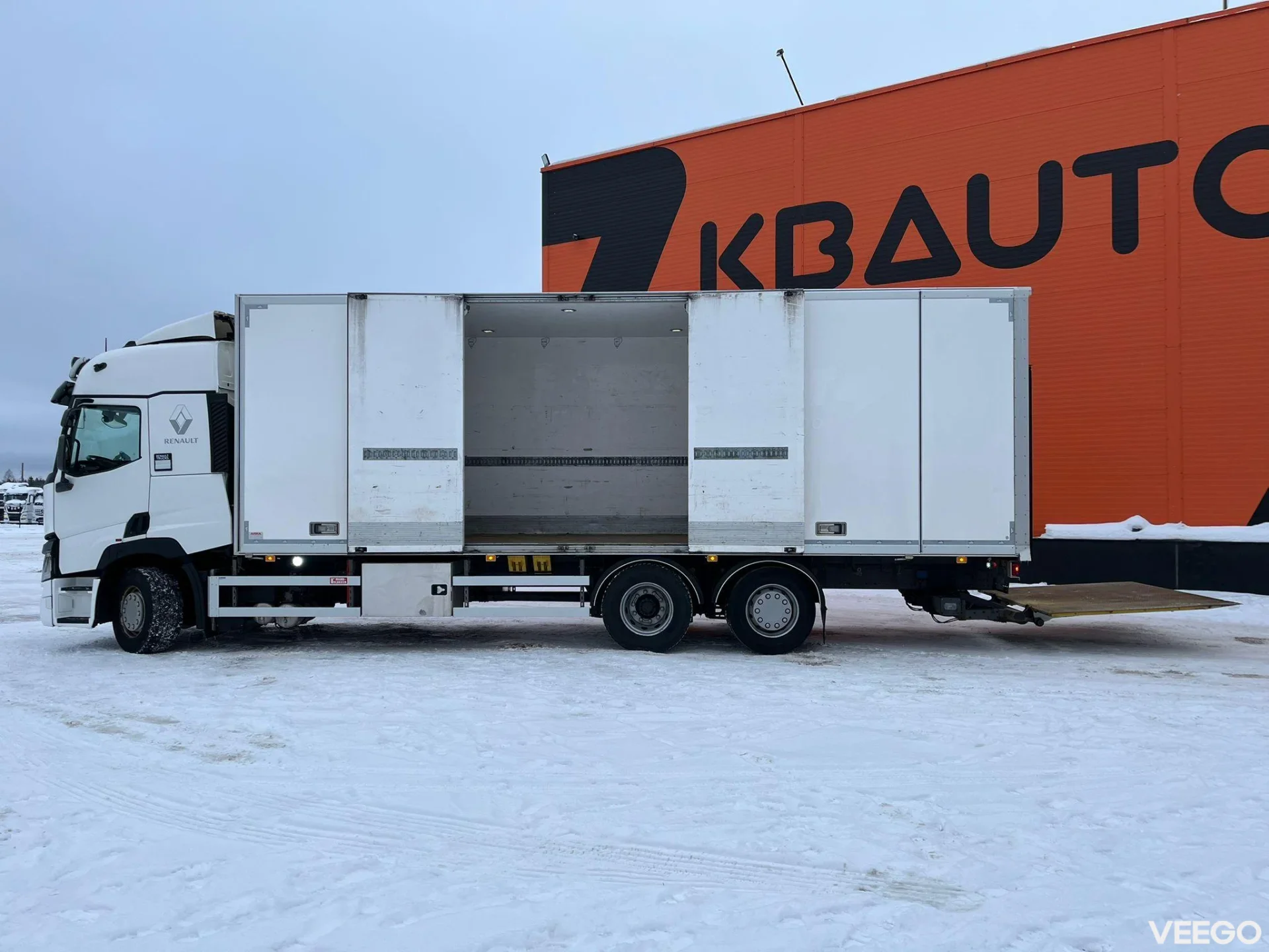 Renault T 440 BOX L=8610 mm 330kW