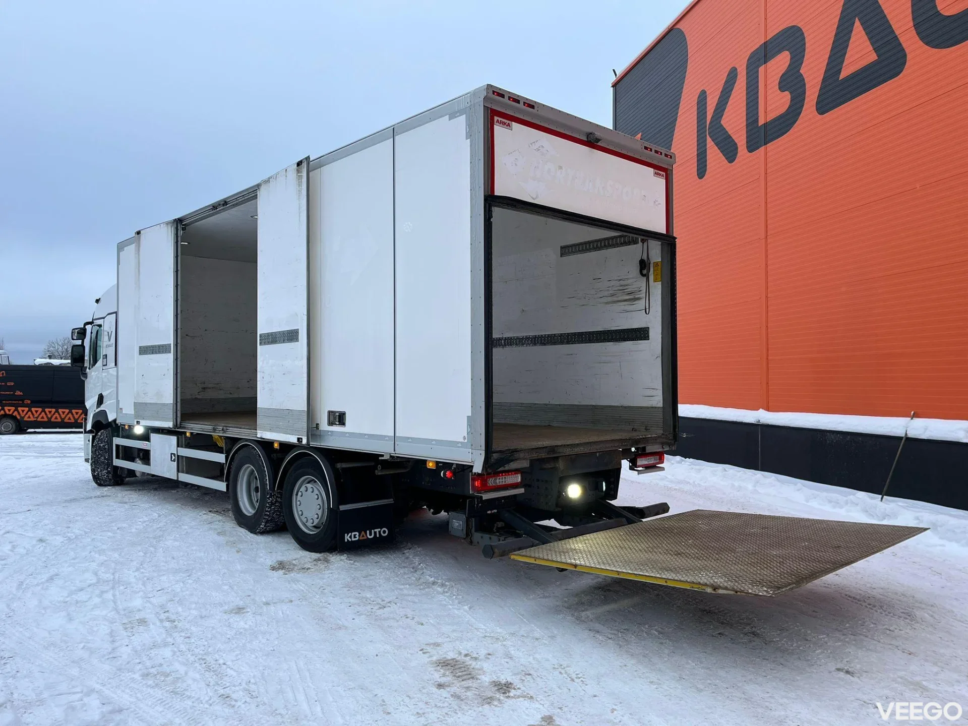 Renault T 440 BOX L=8610 mm 330kW