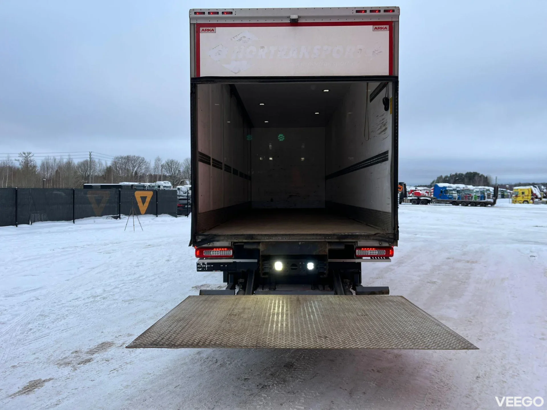 Renault T 440 BOX L=8610 mm 330kW