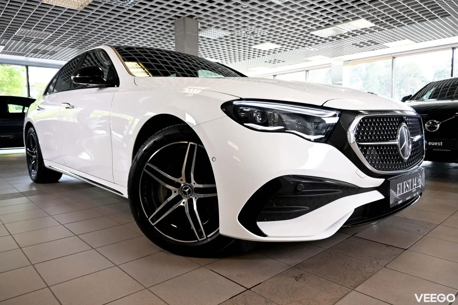 Mercedes-Benz E300 e 4matic AMG NIGHT SAFETY FULL Plug-in 2 230kW