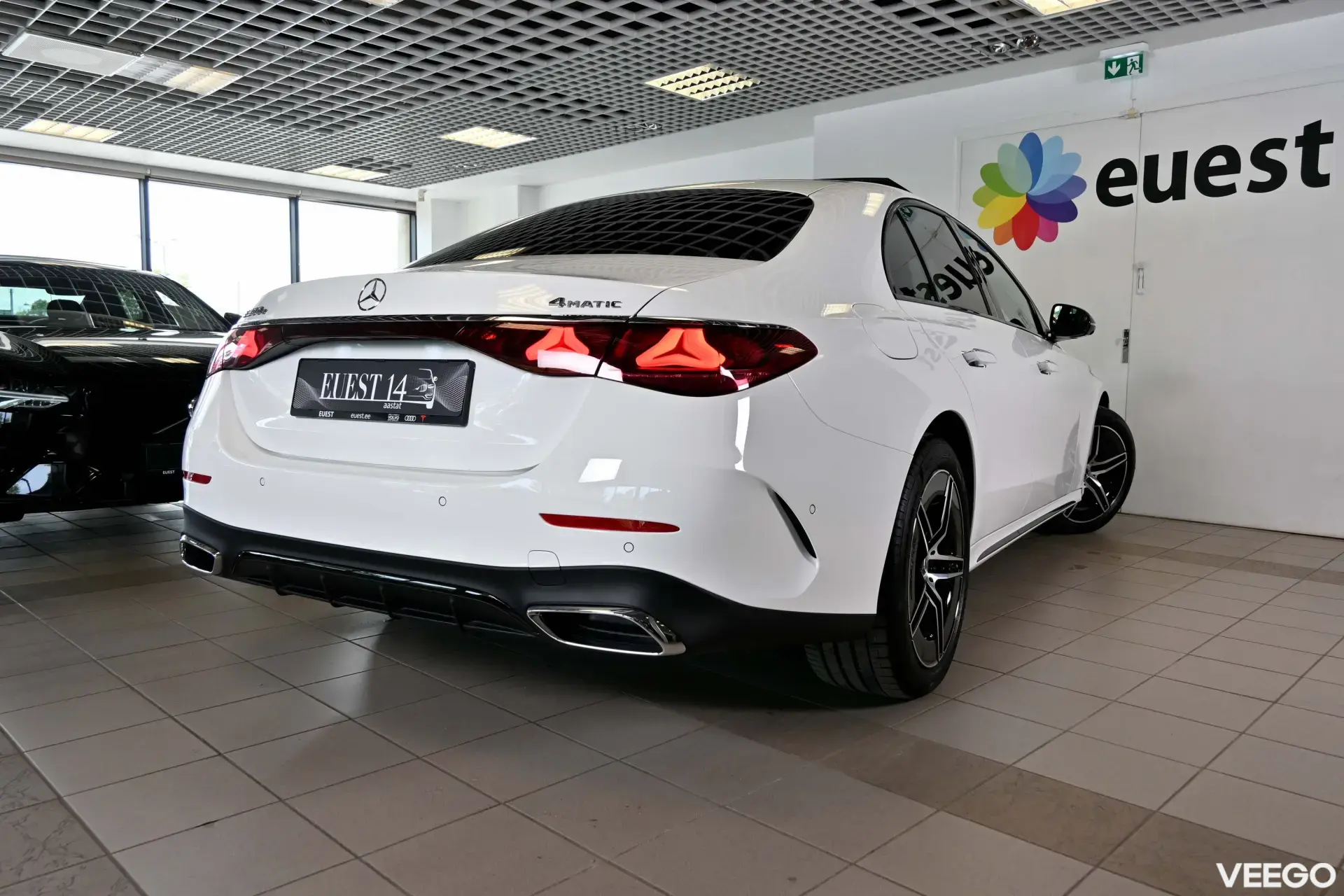 Mercedes-Benz E300 e 4matic AMG NIGHT SAFETY FULL Plug-in 2 230kW