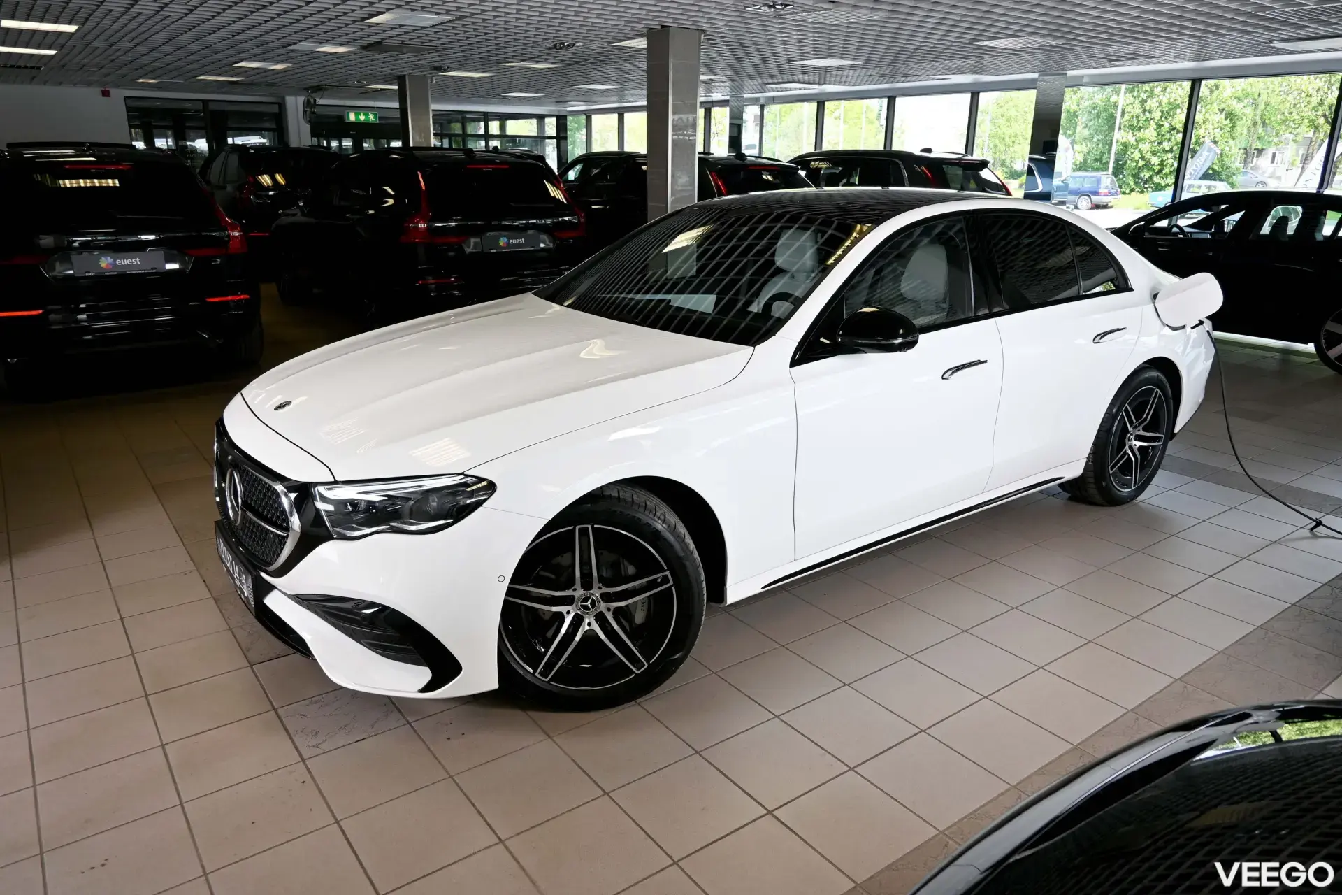 Mercedes-Benz E300 e 4matic AMG NIGHT SAFETY FULL Plug-in 2 230kW