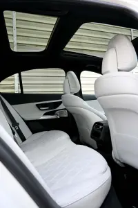 Mercedes-Benz E300 e 4matic AMG NIGHT SAFETY FULL Plug-in 2 230kW thumbnail