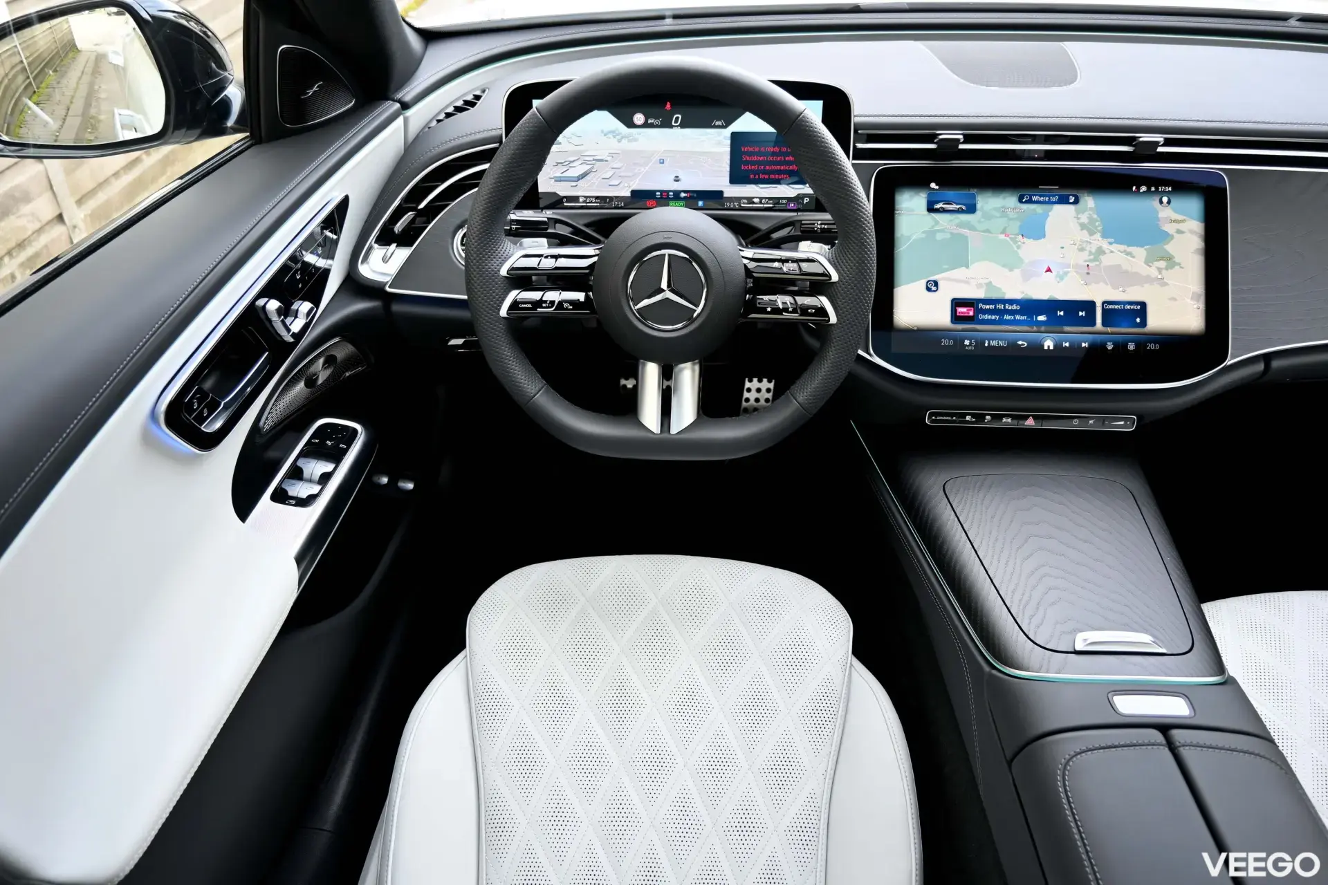 Mercedes-Benz E300 e 4matic AMG NIGHT SAFETY FULL Plug-in 2 230kW