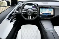Mercedes-Benz E300 e 4matic AMG NIGHT SAFETY FULL Plug-in 2 230kW thumbnail