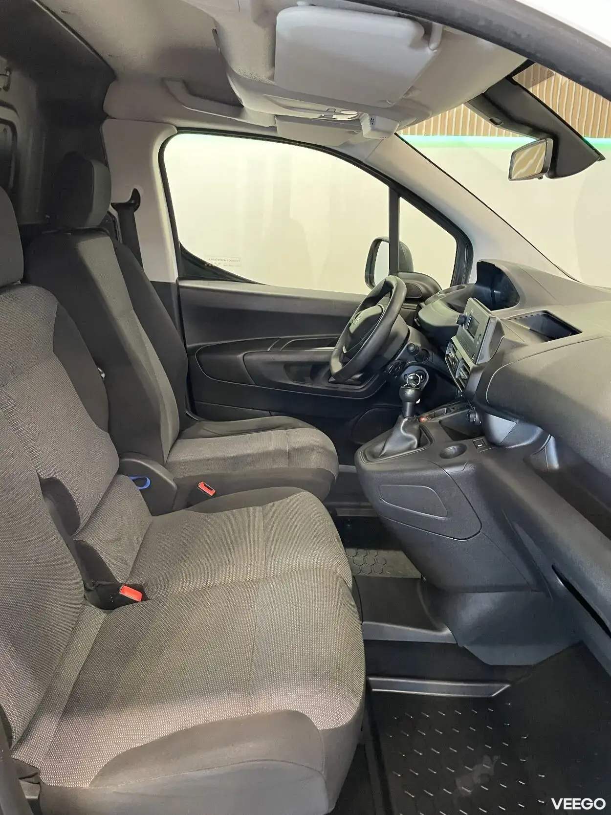 Peugeot Partner L2 2.4t Pro BlueHDi 100 1.5 75kW