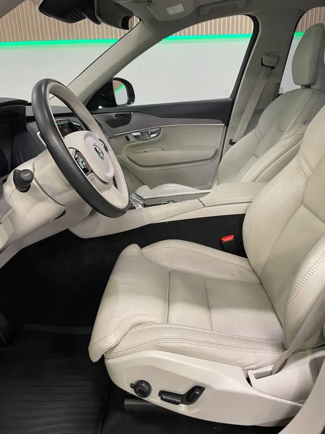 Image of Volvo XC90 AWD Ultimate Dark Edition 2 173kW