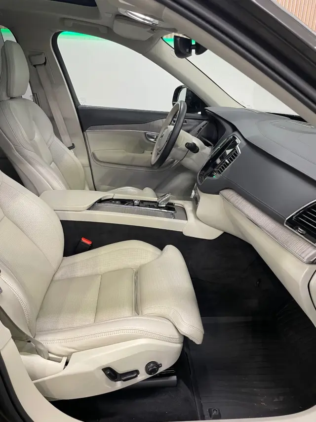 Image of Volvo XC90 AWD Ultimate Dark Edition 2 173kW