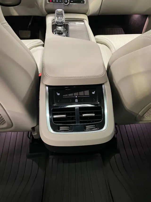 Image of Volvo XC90 AWD Ultimate Dark Edition 2 173kW