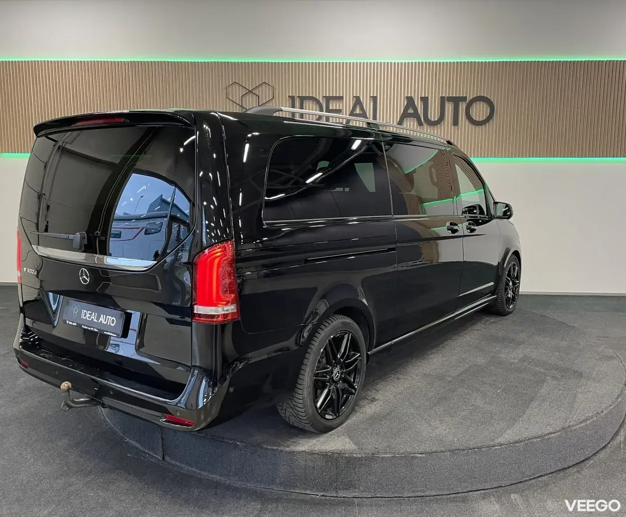 Mercedes-Benz V300 d Extra Lang AMG Night Facelift 2 174kW