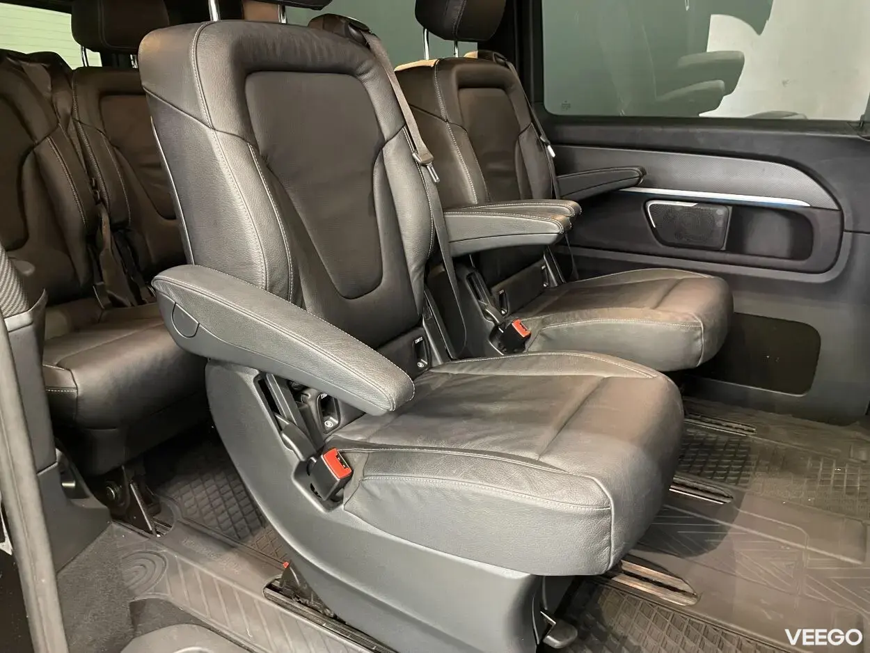 Mercedes-Benz V300 d Extra Lang AMG Night Facelift 2 174kW