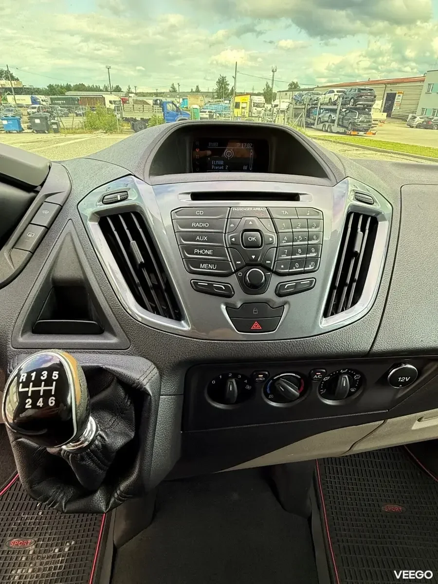 Ford Tourneo Custom Long Limited Edition 8k 2.2 114kW