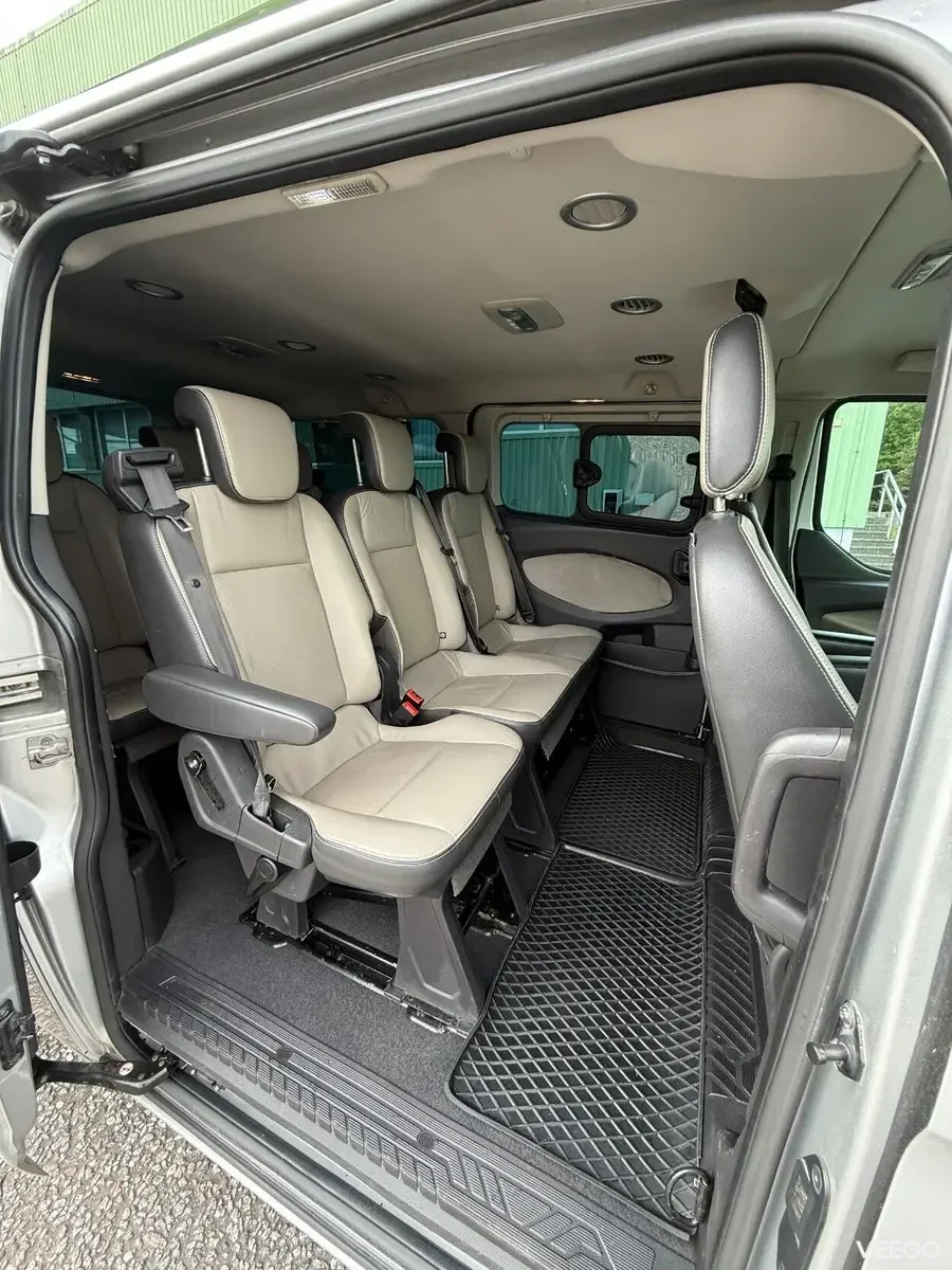 Ford Tourneo Custom Long Limited Edition 8k 2.2 114kW