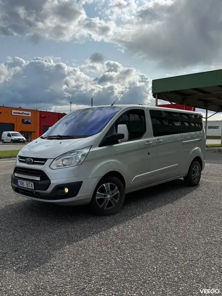 Ford Tourneo Custom Long Limited Edition 8k 2.2 114kW