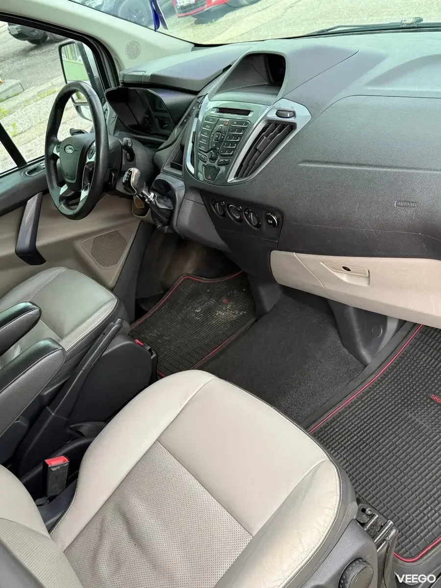 Ford Tourneo Custom Long Limited Edition 8k 2.2 114kW